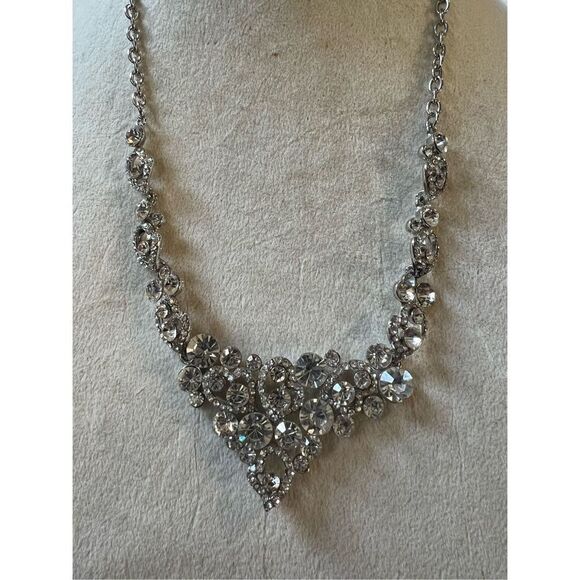 Glamorous Silvertone Necklace with Glass-Rhinestone Embellishments - Picture 9 of 10